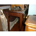George II oval mahogany drop-leaf table on turned supports with pad feet