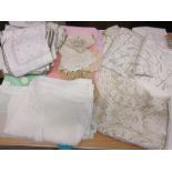 Quantity of various table linen