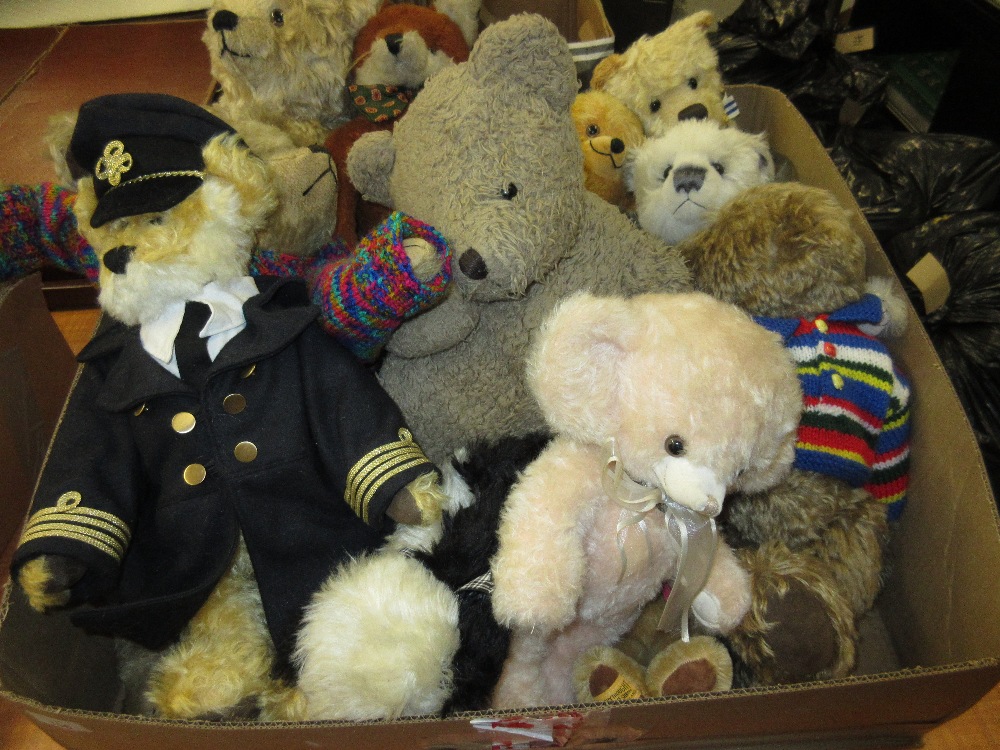 Quantity of various mid to late 20th Century soft toys and bears
