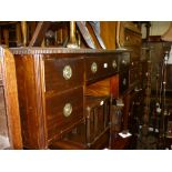 Early 20th Century mahogany kneehole desk with a leather inset top above five drawers raised on