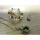 9ct Gold pendant set peridot,