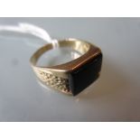 9ct Yellow gold gentleman's signet ring