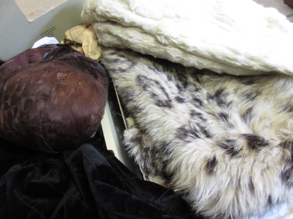 Collection of various fur coats, jackets, - Image 2 of 2