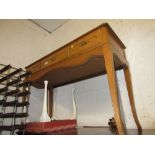 Small suite of mid 20th Century bedroom furniture comprising: dressing table, three drawer chest,