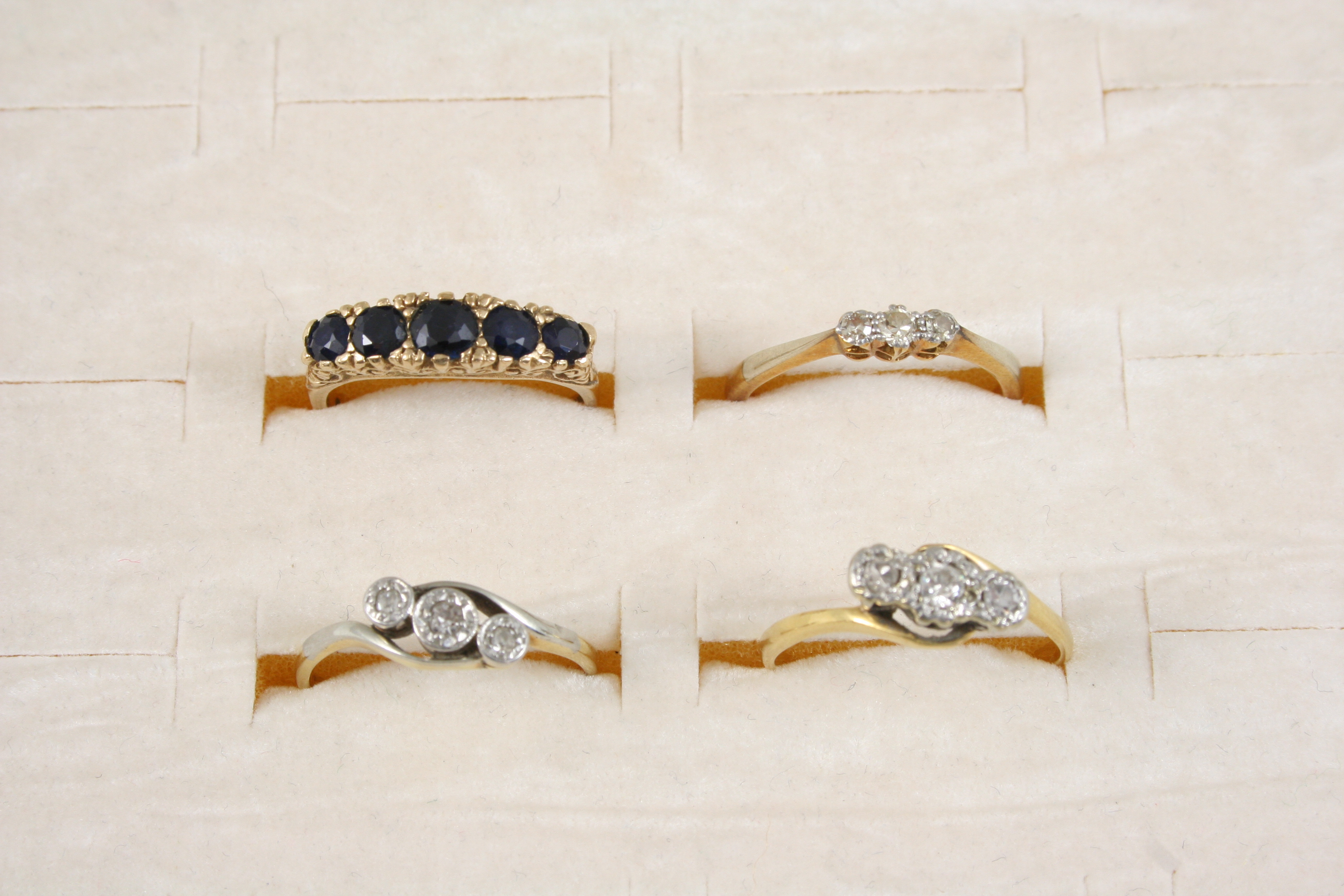 A DIAMOND THREE STONE RING set with three circular-cut diamonds, in 18ct. gold and platinum, size P,