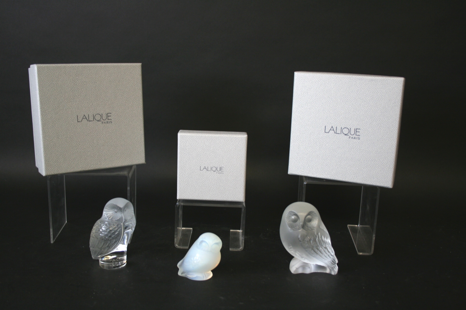 LALIQUE BOXED OWLS 3 Lalique glass Owls of differing sizes, 2 in clear and frosted glass and 1