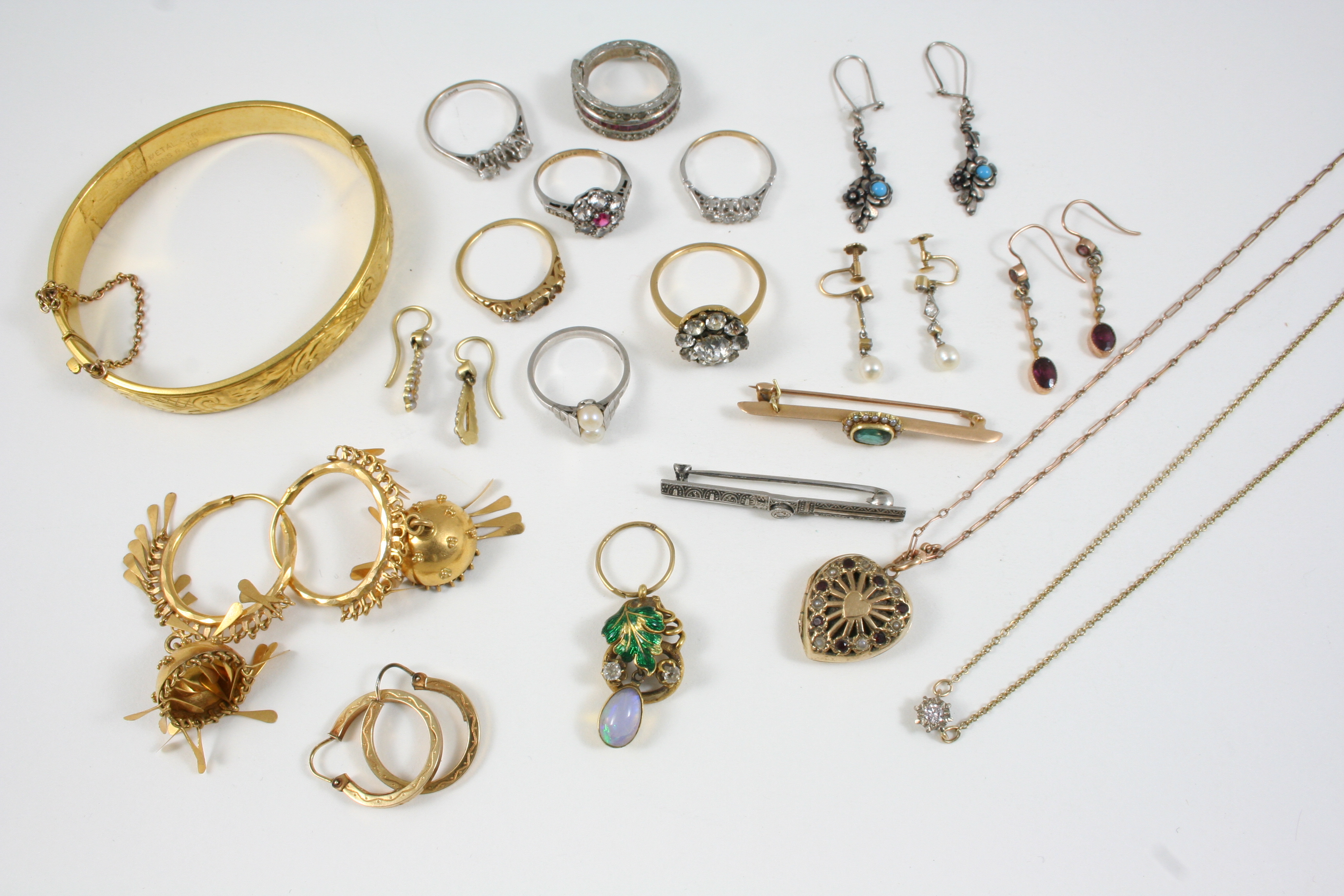 A QUANTITY OF JEWELLERY including a pair of gold hoop earrings, a pair of Creole drop earrings, a