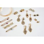 A QUANTITY OF JEWELLERY including a pair of gold drop earrings set with amethysts, a pair of