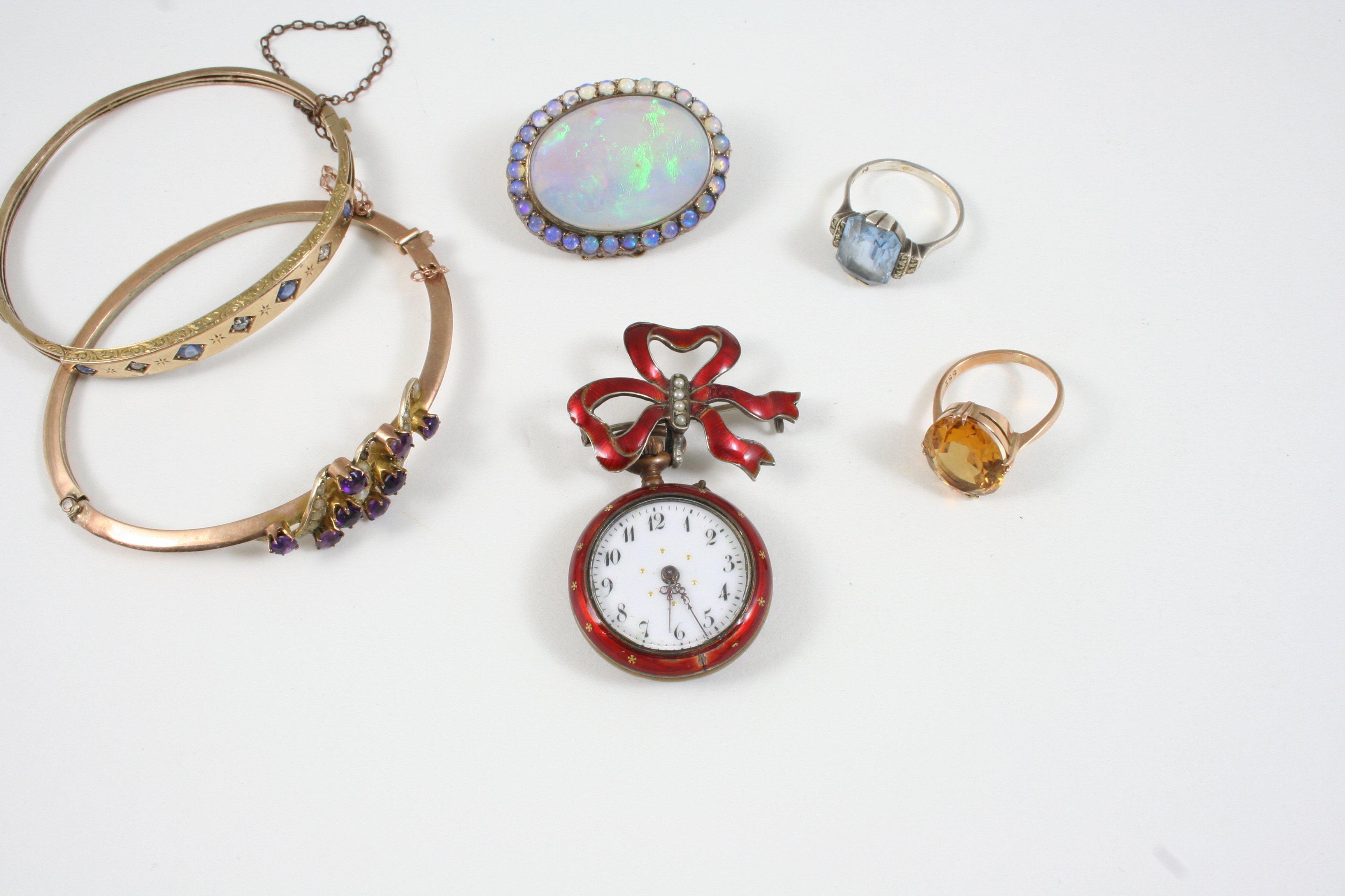 A QUANTITY OF JEWELLERY including a sapphire, diamond and gold half hinged bangle, an amethyst and