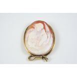 AN OVAL CARVED SHELL CAMEO BROOCH depicting Hebe, goddess of Youth, set in a gold frame, 6.5 x 5.