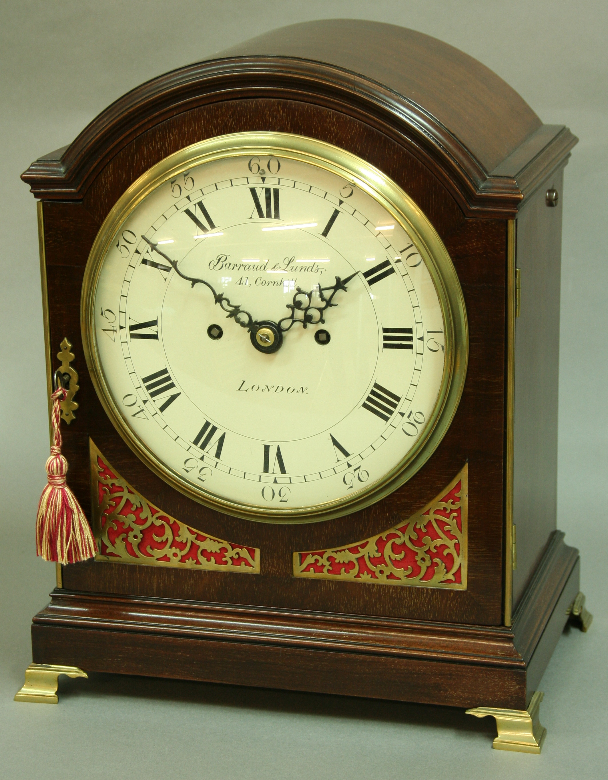 A BARRAUD AND LUNDS MANTLE CLOCK, mid 19th century, 8 inch dial with black numerals and inscribed '