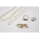 A QUANTITY OF JEWELLERY including a single row graduated cultured pearl necklace, a garnet three