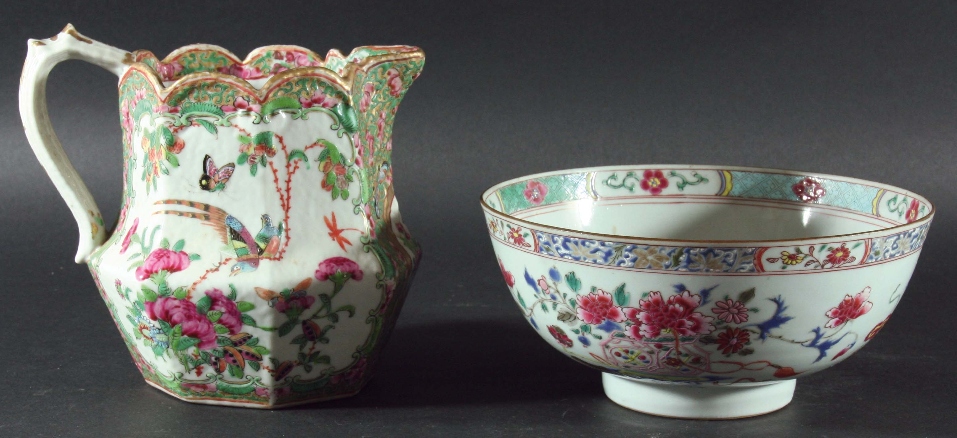 COLLECTION OF CHINESE PORCELAIN, 18th century and later, comprising tea bowls and saucers, jugs,