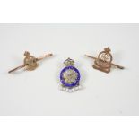 A 9CT. GOLD SWEETHEART BROOCH FOR THE QUEEN MARY'S REGIMENT, SURREY REGIMENT 4.25cm. wide,