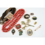 A QUANTITY OF JEWELLERY including a Georgian coral and gold mourning brooch, a Victorian gold
