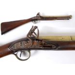 A BRASS BARRELLED FLINTLOCK BLUNDERBUSS. A brass barrelled Blunderbuss with the Flintlock