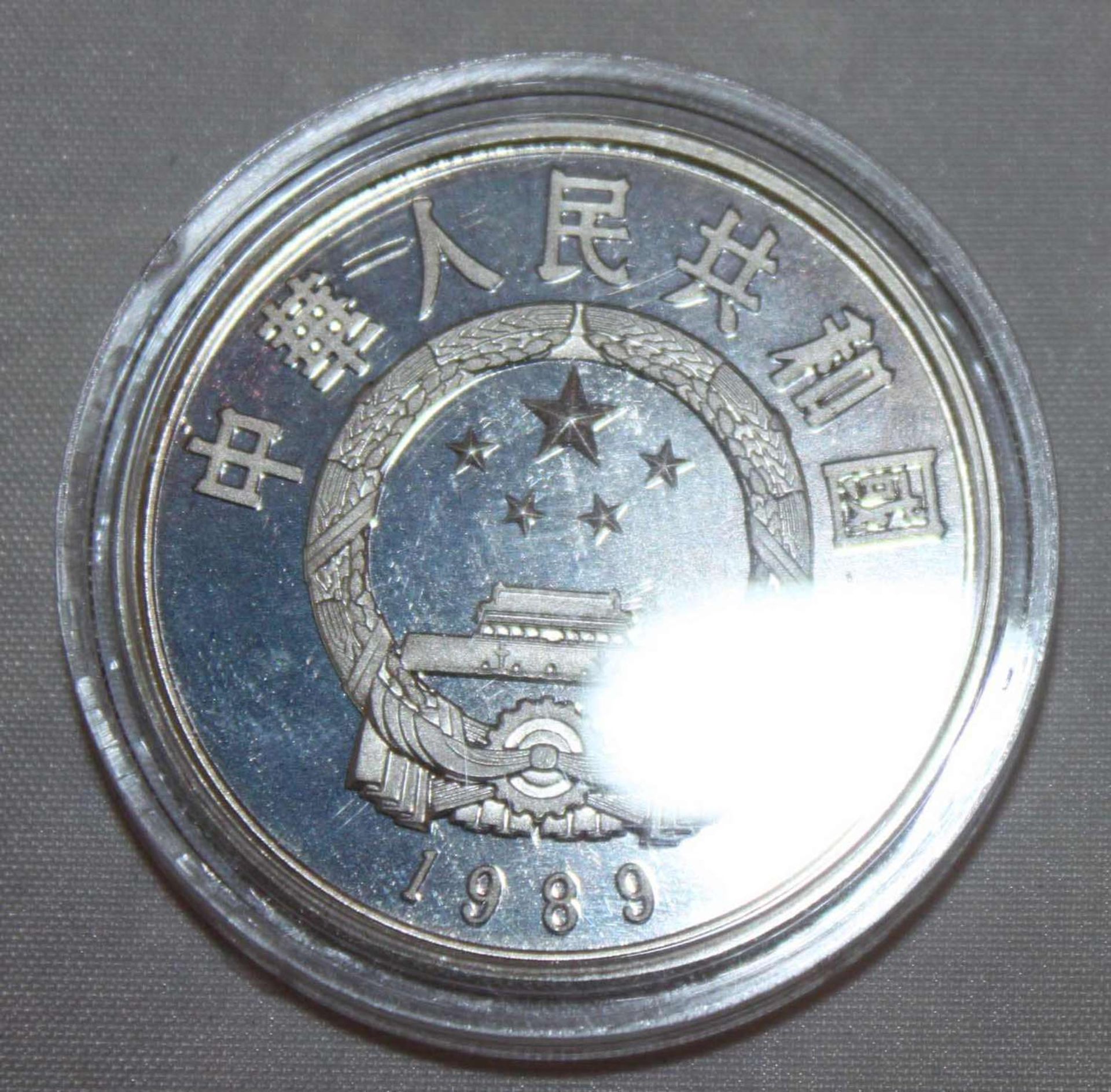 China 1989, 5 Yuan - Silbermünze "Huan Dao Po". Silber 900. Gewicht: 22,2 gr.. In Kapsel. Erhaltung: - Image 2 of 3