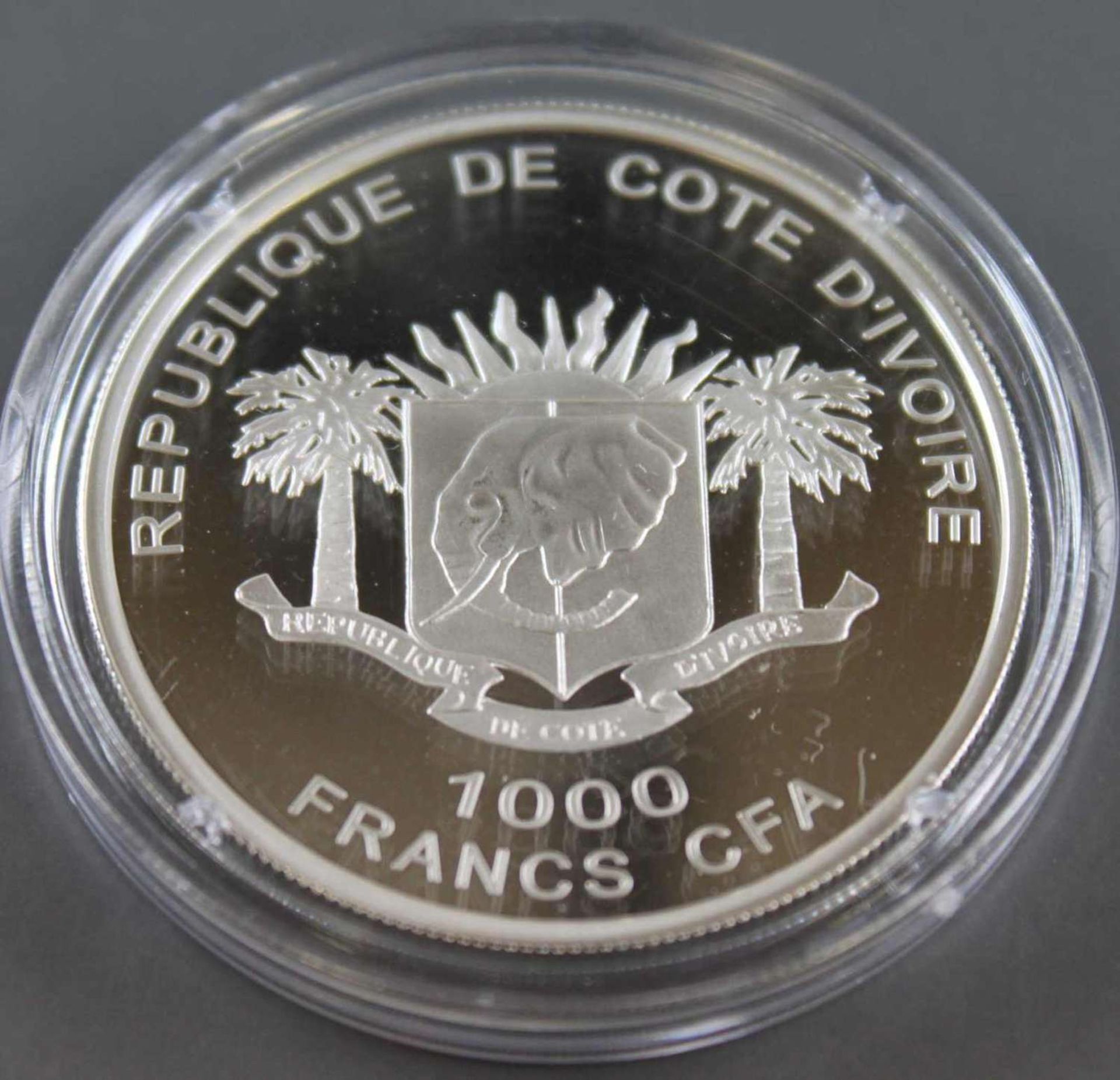 Elfenbeinküste 2006, 1000 Francs - Silbermünze "Astrolabe - Jules Dumont D´urville".Silber 925 - Image 2 of 2