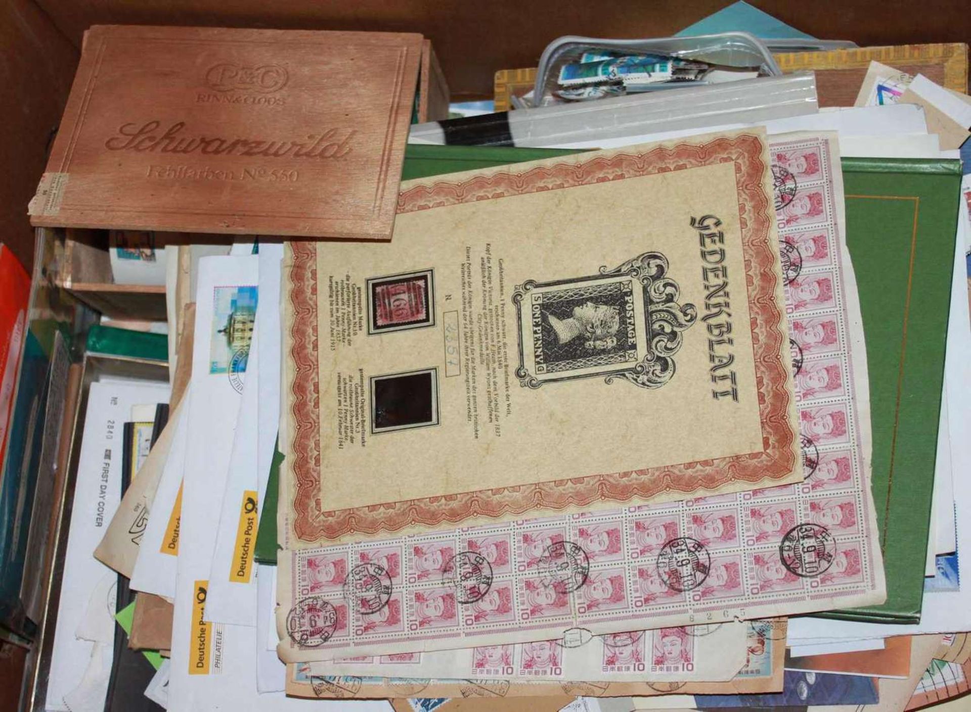 Restekarton Philatelie, dabei alt-Blätterposten etc. Radicals carton Philately , while old leaves