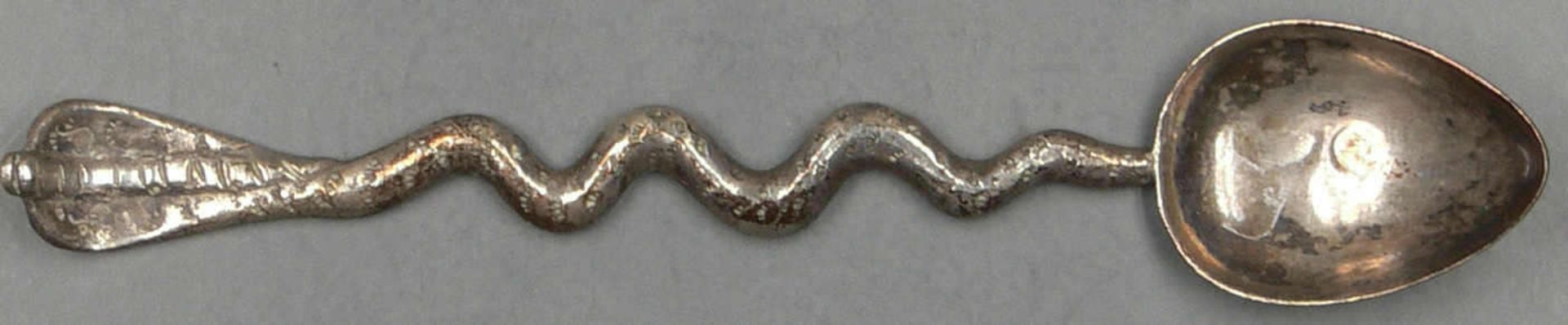 kleiner handgetriebener Zierlöffel "Kobra" smaller hand-done ornamental spoon "cobra"