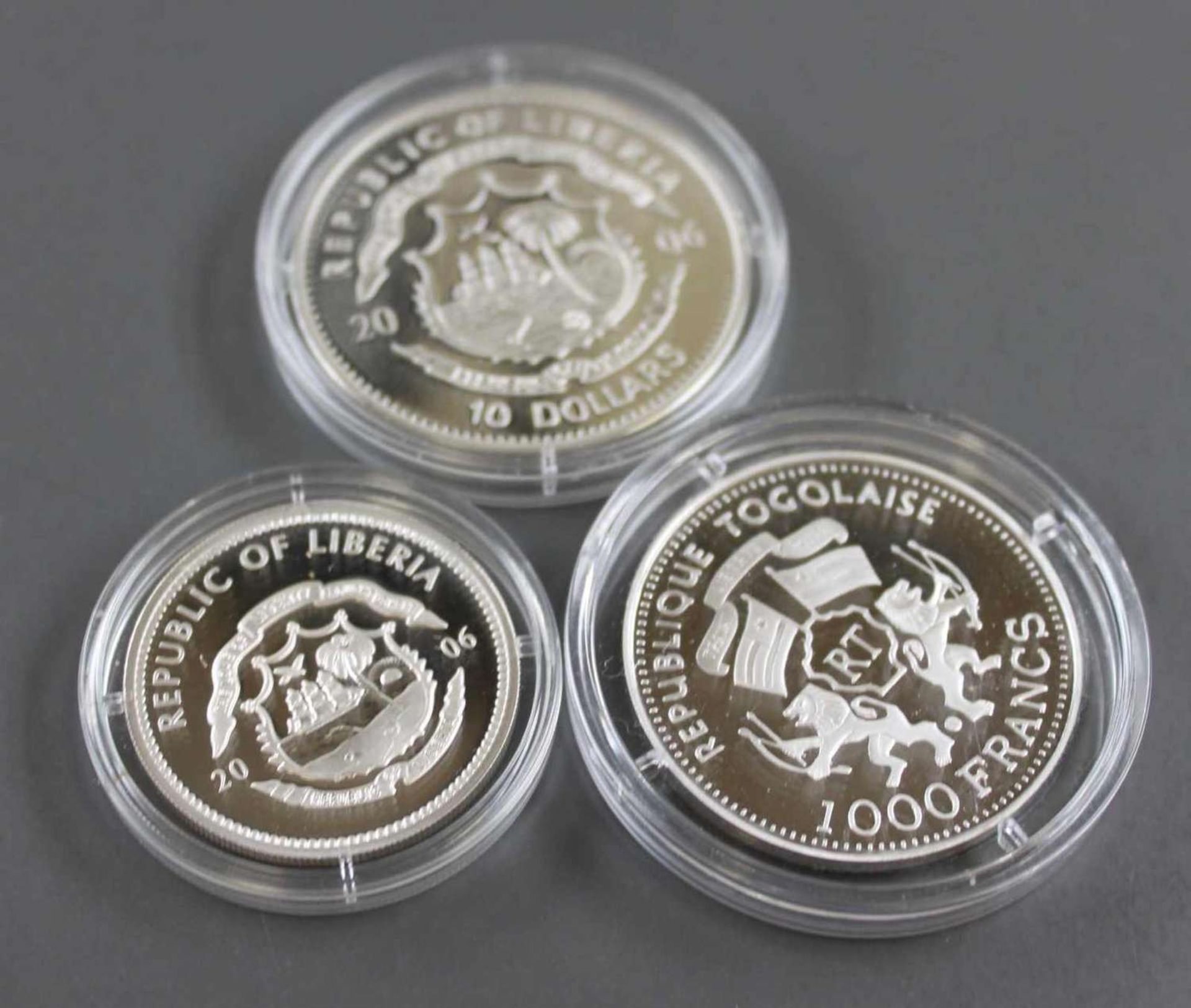Liberia / Togo 2001/06, Lot 3 Silbermünzen, bestehend aus: Liberia 2006, 10 Dollars "Christian - Image 2 of 2