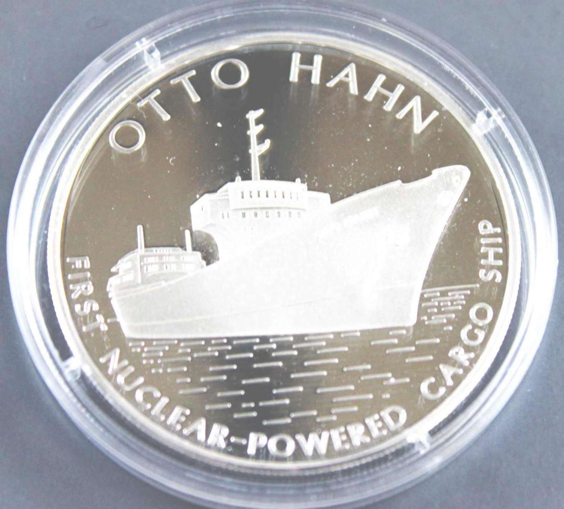 Somali Republic 2003, 250 Shillings - Silbermünze "Otto Hahn - das erste nuklear getriebene