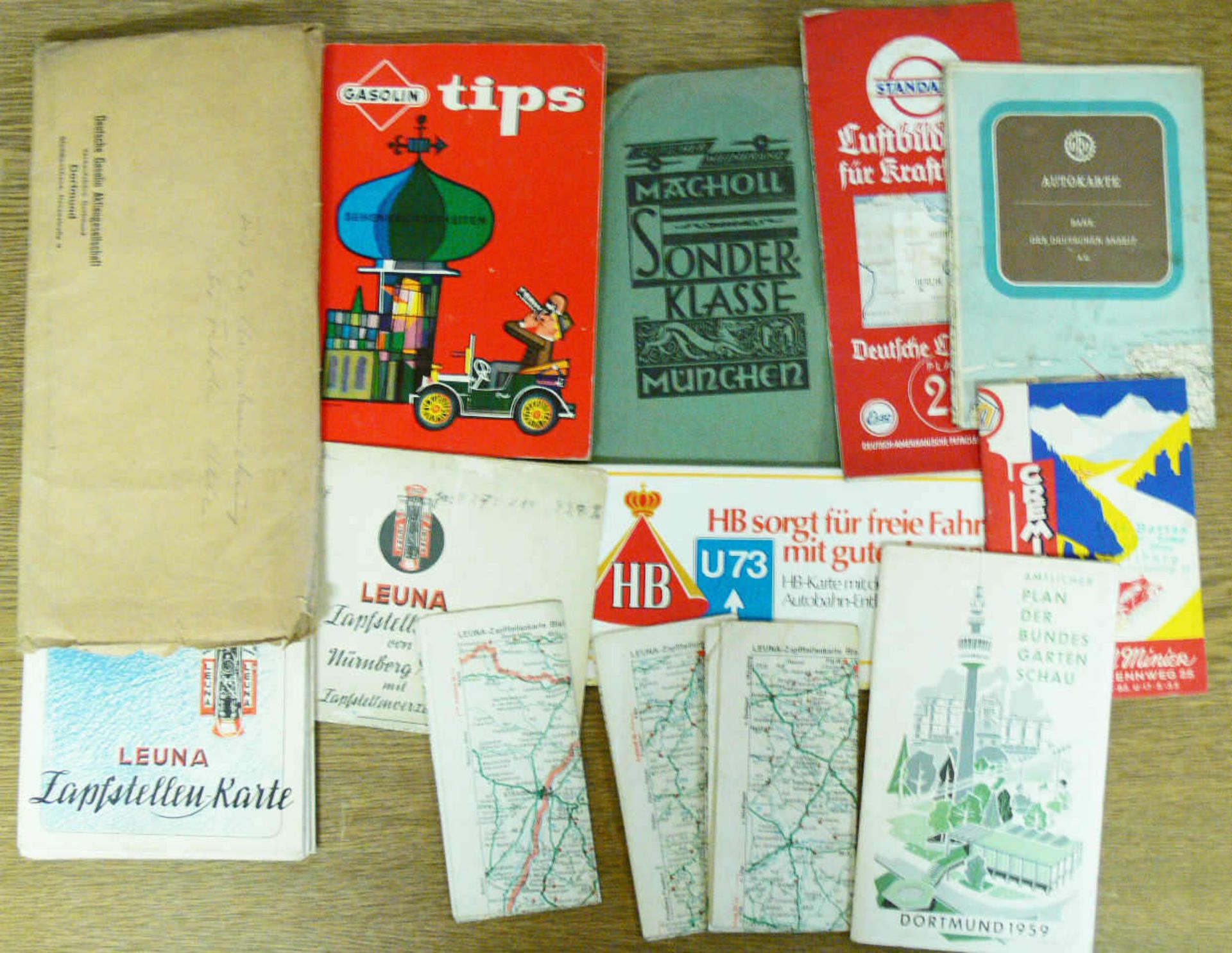Konvolut alter Straßenkarten bestehend aus: "Leuna - Zapfstellenkarte" in original Kuvert, "Leuna