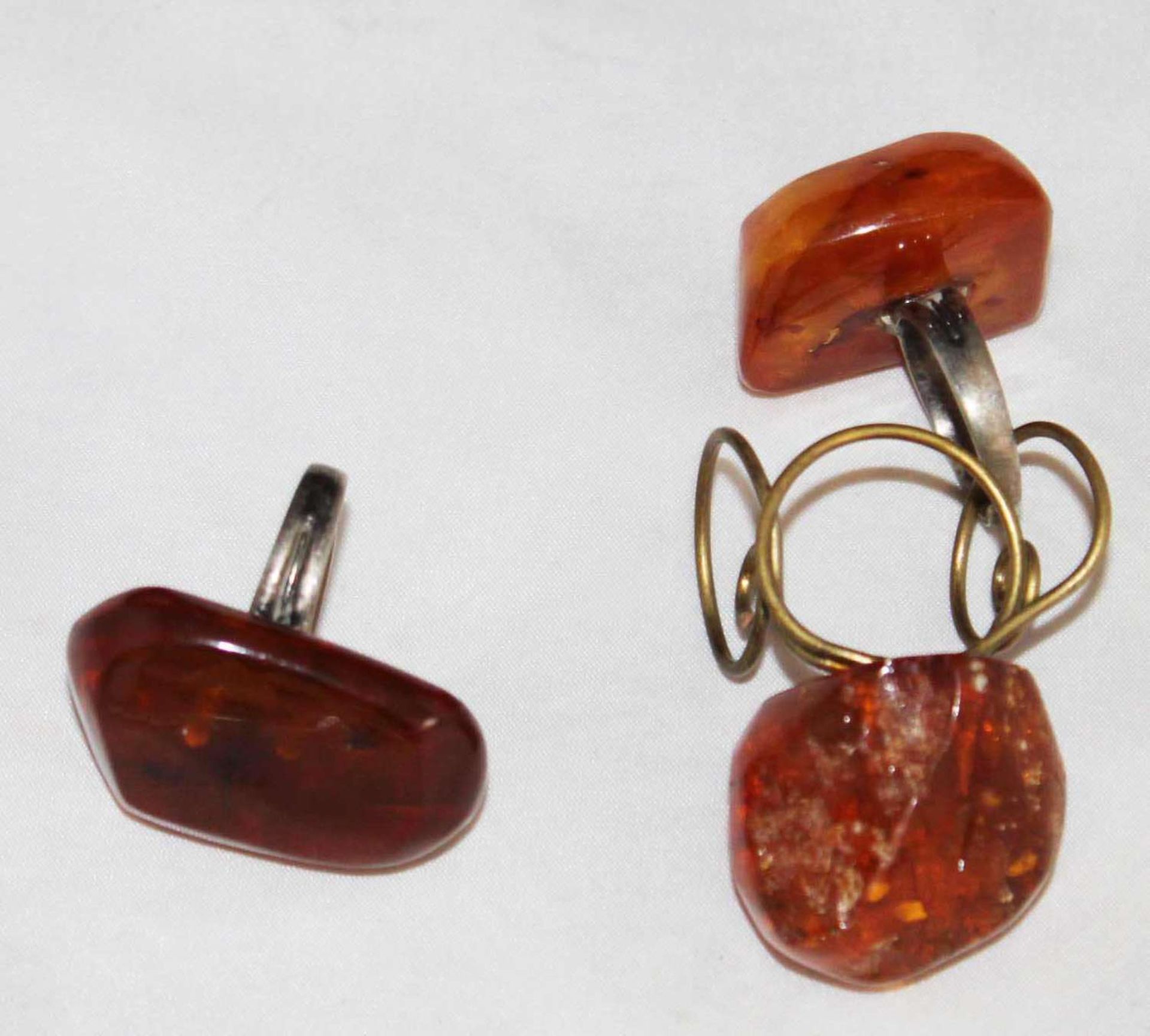 3 Bernsteinringe, ausgefallenes Design 3 amber rings, fancy design