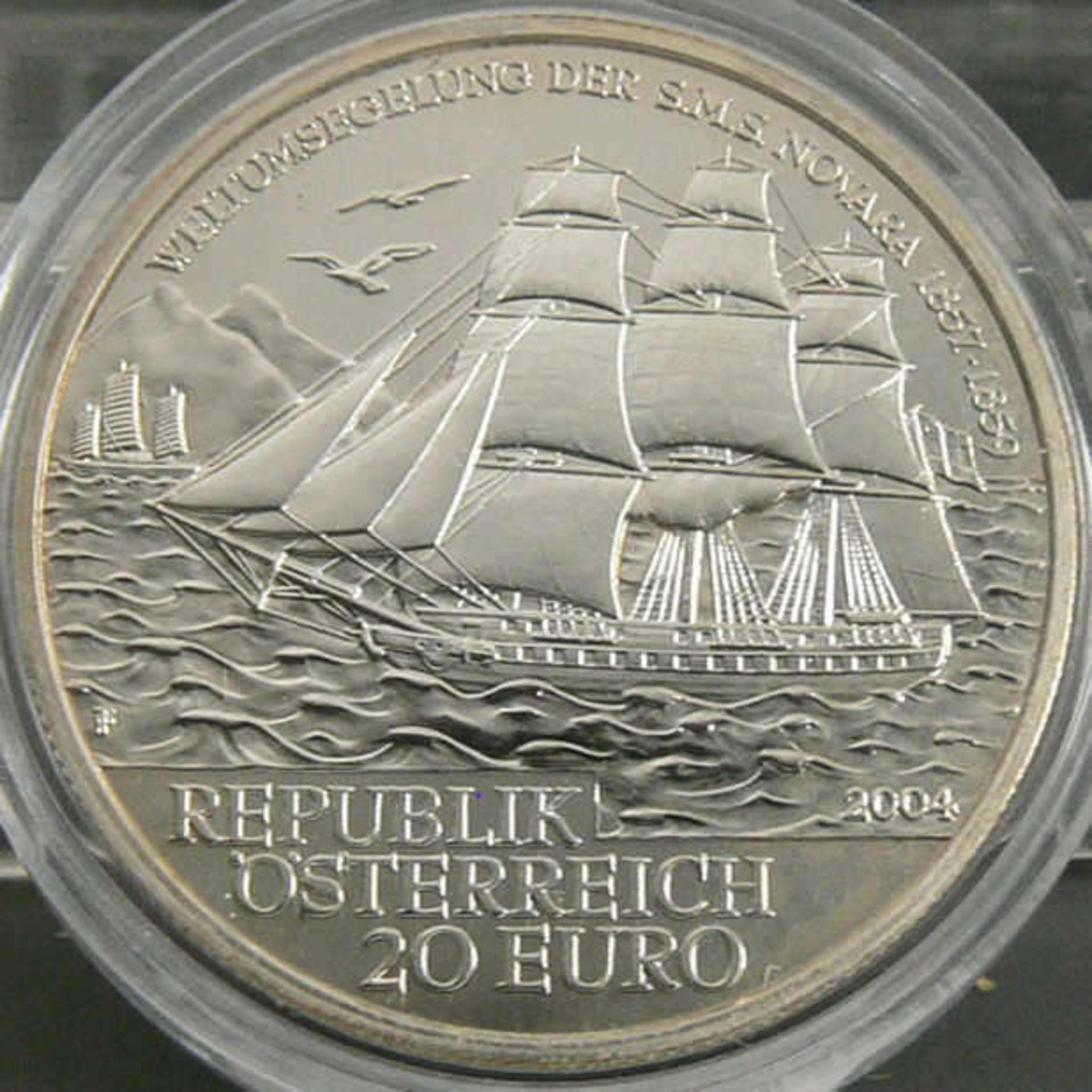 Österreich 2004, 20 Euro - Silbermünze "SMS Novara". Silber 900. Gewicht: 18 g, Durchmesser: 34