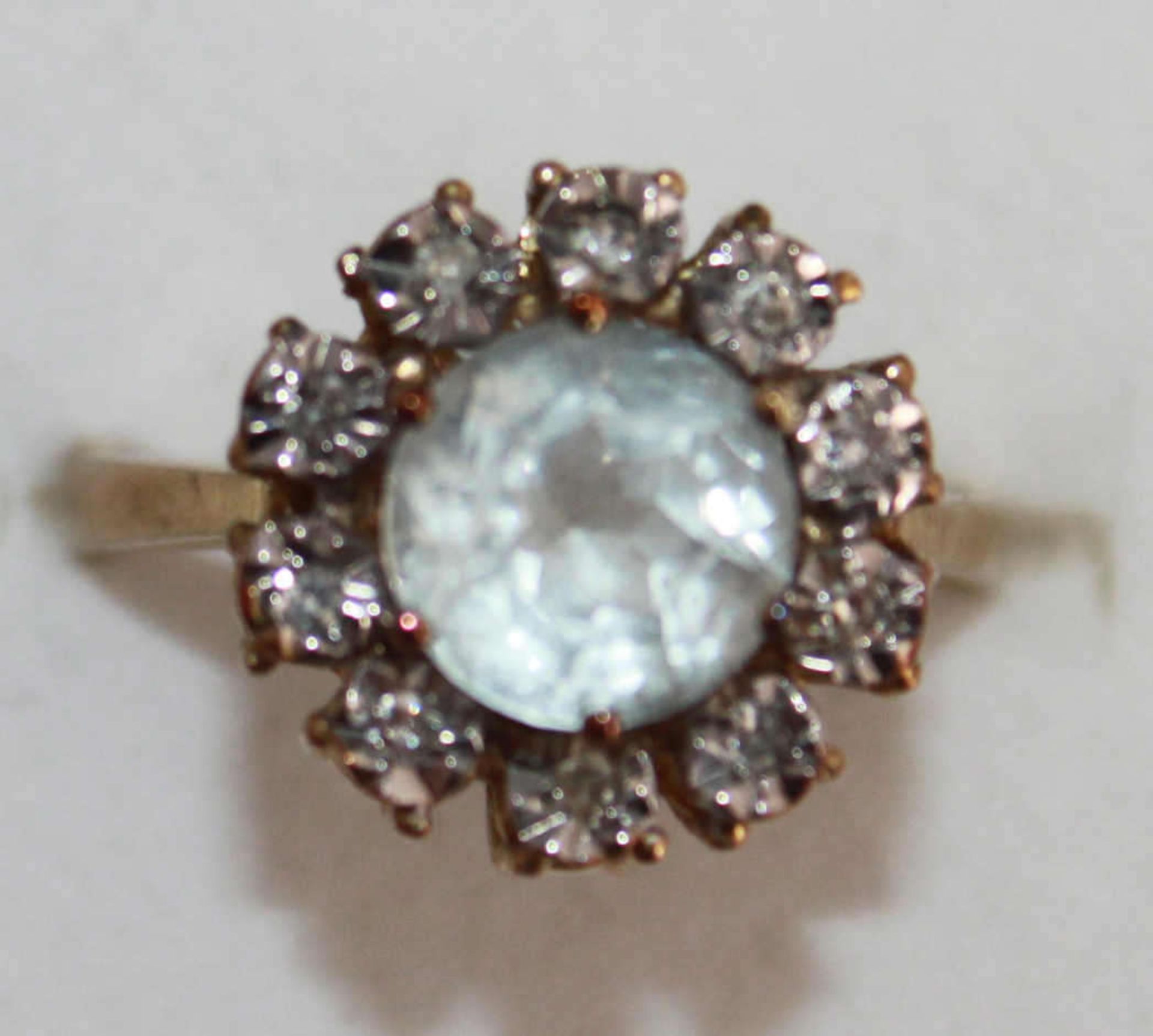 Damen-Ring aus 333er Gelbgold, besetzt mit 1 Bergkristall und Zirkonia, Ringgröße 56, Gewicht ca.