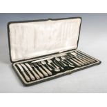 A cased George V silver six piece fruit set, Sheffield, 1918, makers mark T.L., comprising; six