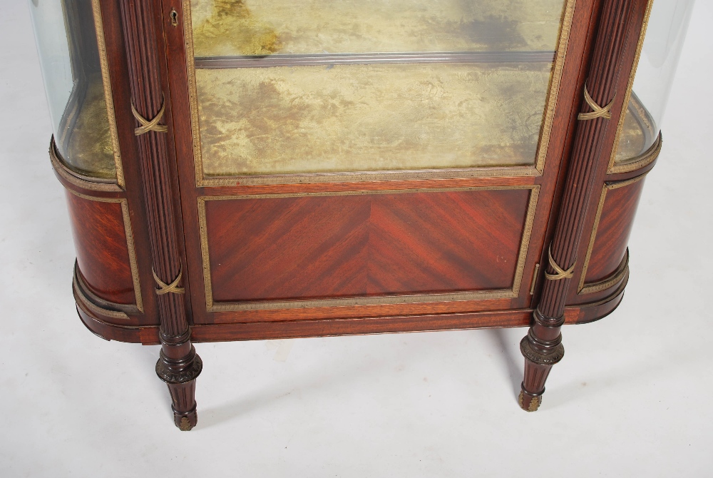 A late 19th century mahogany and gilt metal mounted display cabinet, the mottled red marble top - Bild 6 aus 11