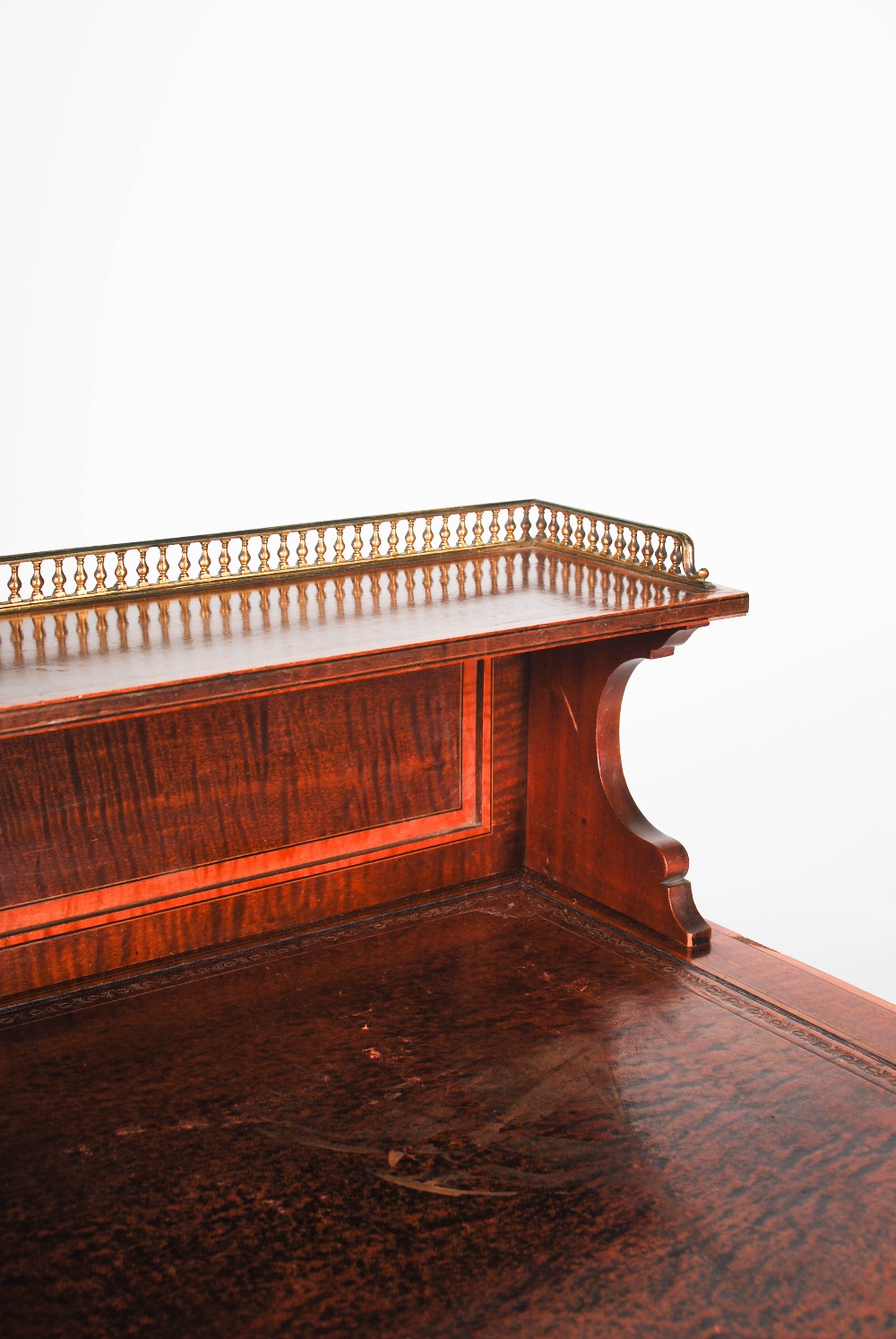 An Edwardian mahogany and satinwood banded pedestal desk by Edwards & Roberts, with raised gallery - Image 3 of 12
