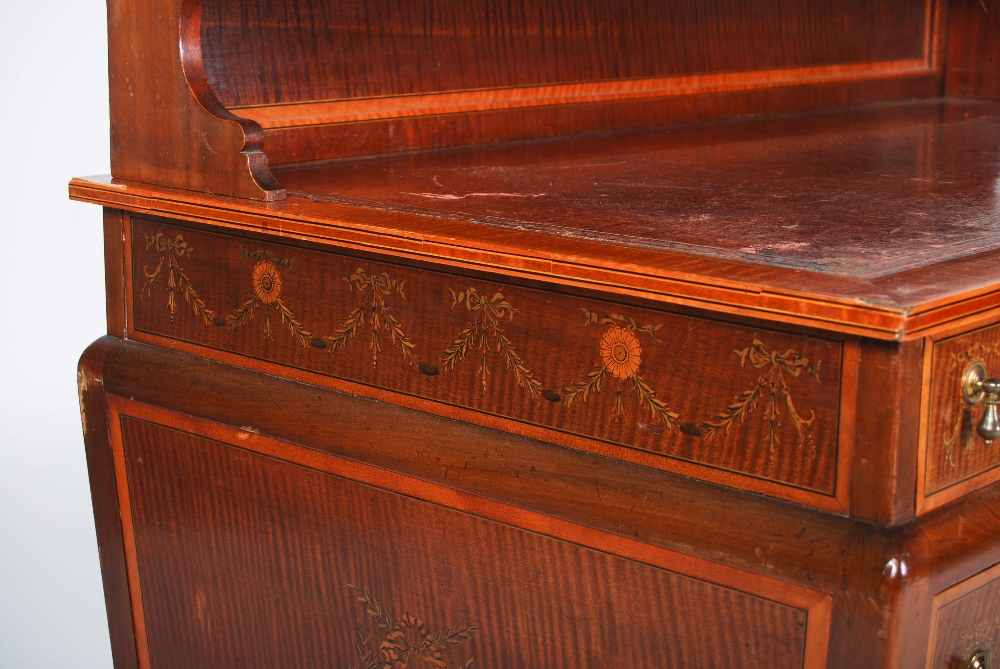 An Edwardian mahogany and satinwood banded pedestal desk by Edwards & Roberts, with raised gallery - Image 5 of 12