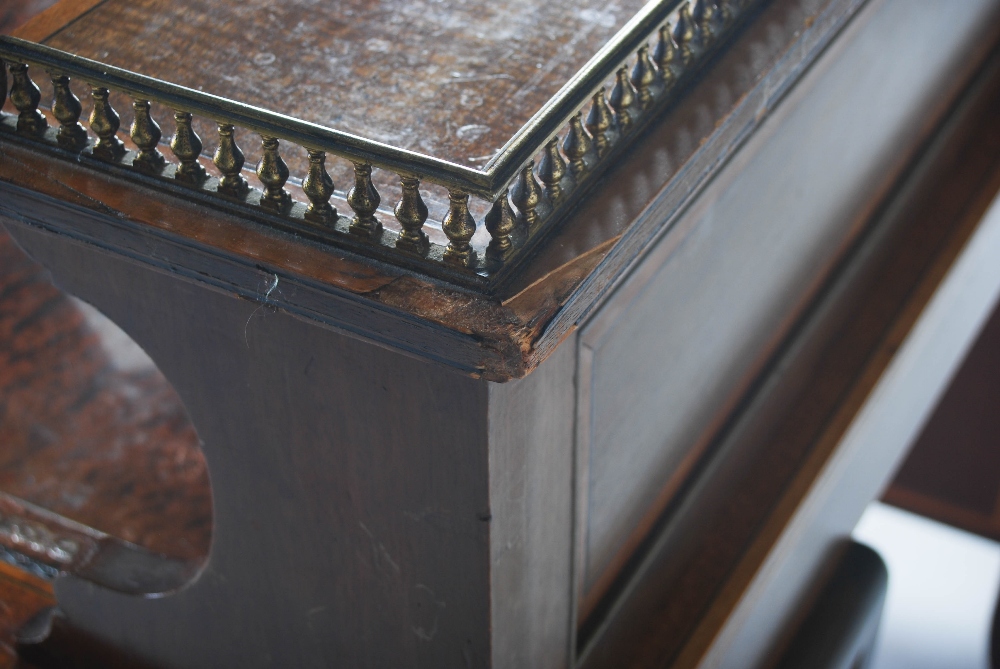 An Edwardian mahogany and satinwood banded pedestal desk by Edwards & Roberts, with raised gallery - Image 10 of 12