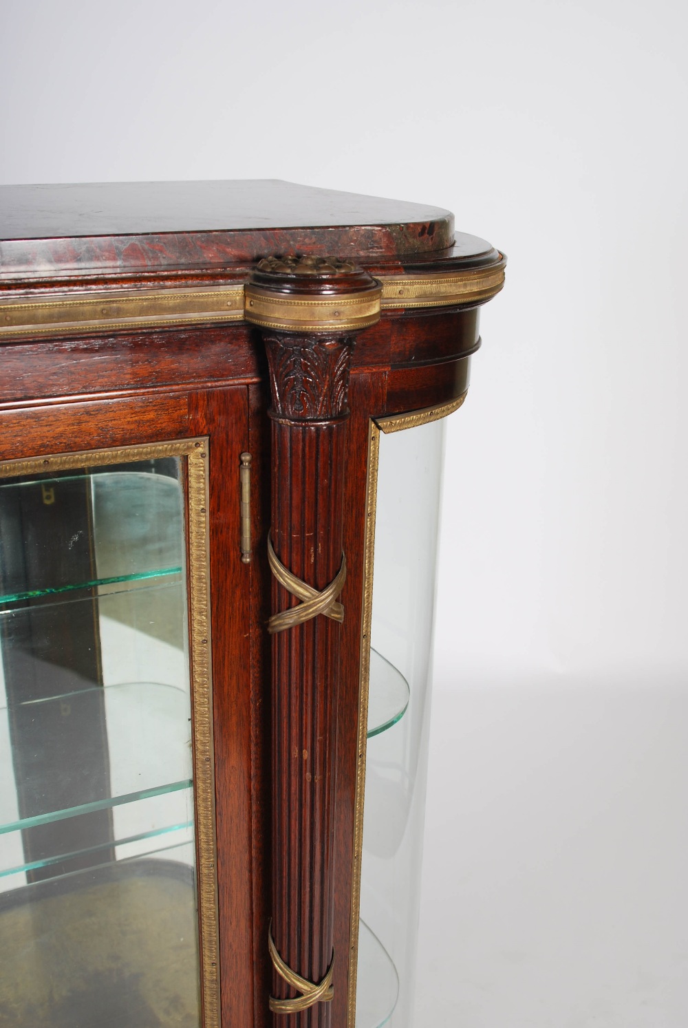 A late 19th century mahogany and gilt metal mounted display cabinet, the mottled red marble top - Bild 5 aus 11