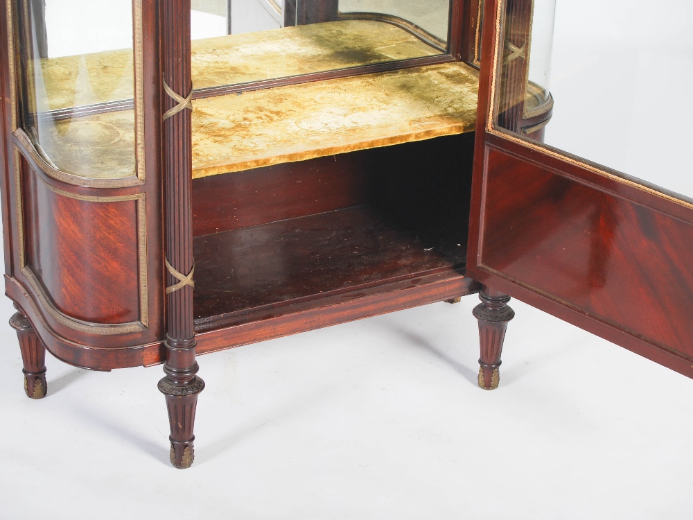 A late 19th century mahogany and gilt metal mounted display cabinet, the mottled red marble top - Bild 11 aus 11
