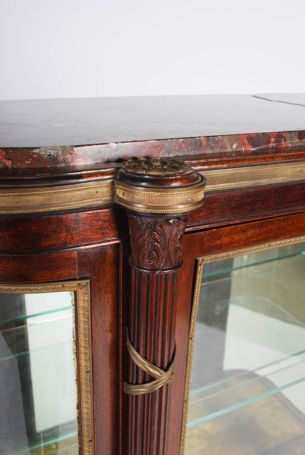 A late 19th century mahogany and gilt metal mounted display cabinet, the mottled red marble top - Bild 4 aus 11