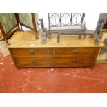 Low oak chest of 3 drawers