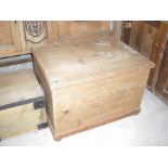 Pine blanket box