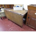 Georgian mahogany dining table