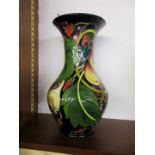 Moorcroft vase - Queens choice by Emma Bossons - 2000