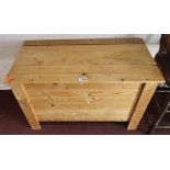 Pine lidded toy box