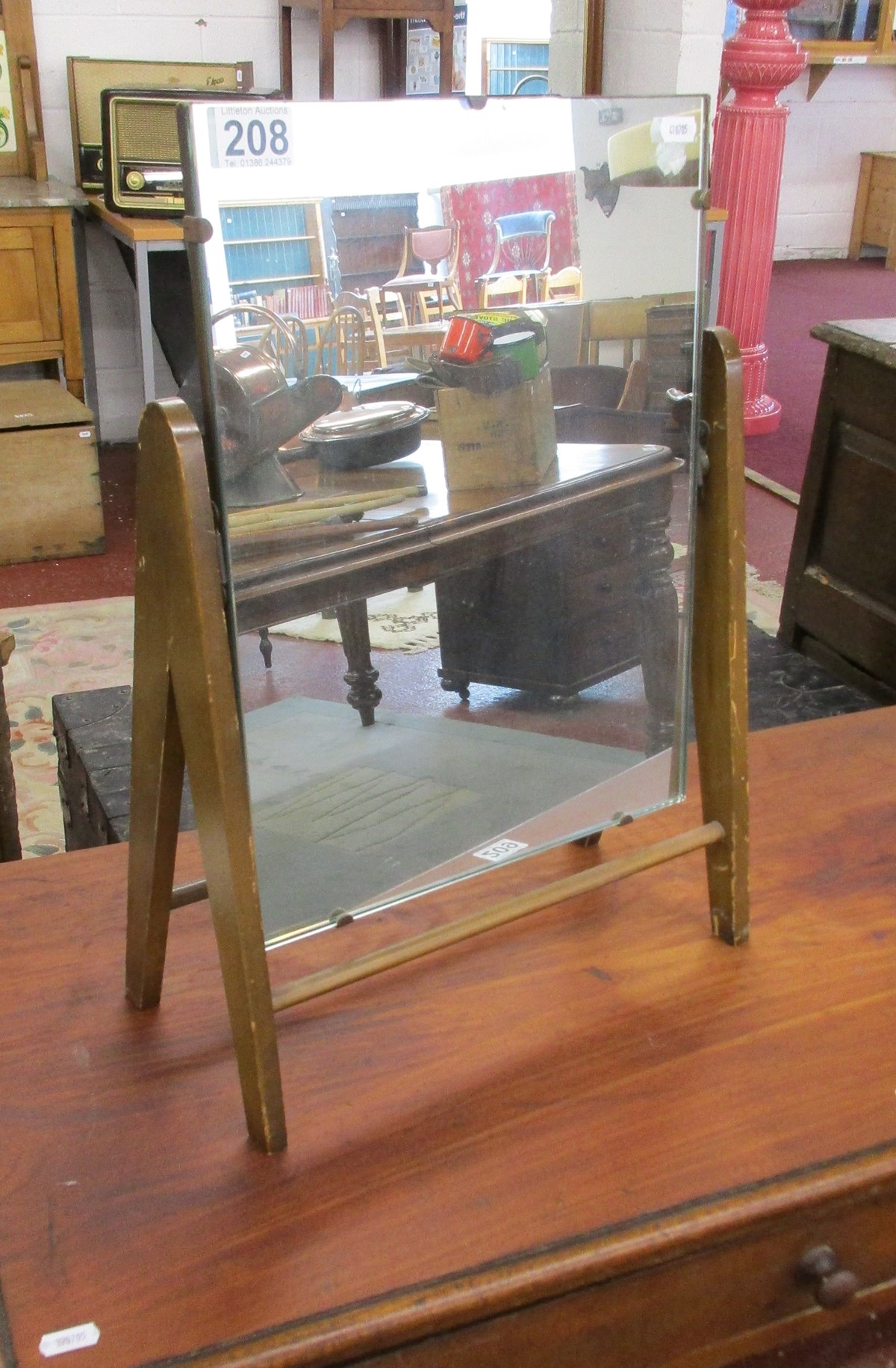 Retro counter mirror on stand