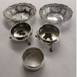 5 pieces of silver to include 2 pierced dishes, 2 salts & napkin ring - Approx. 165g