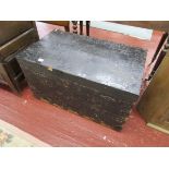 Wooden and steel bound lidded trunk with makers label - Lead lined
