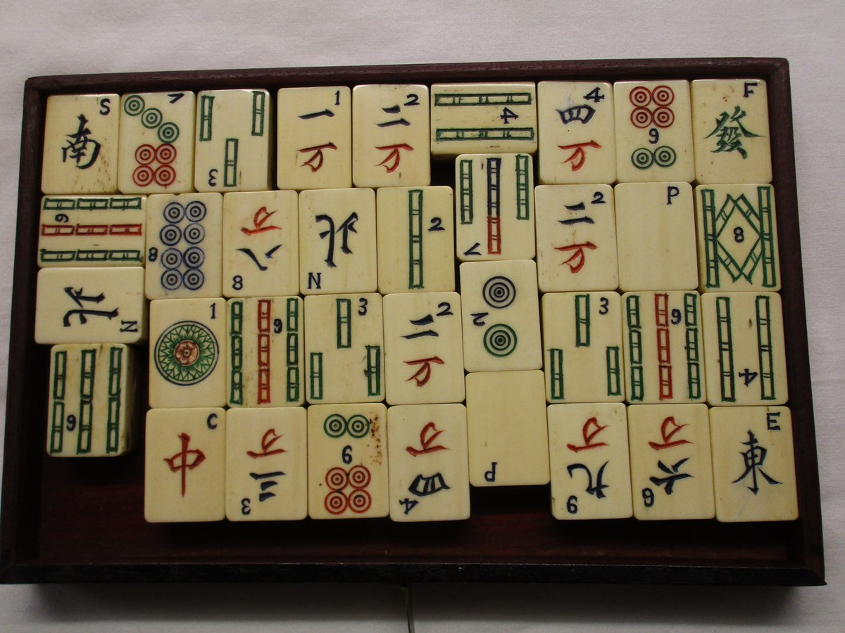 Interesting Mahjong game in case - Image 4 of 14