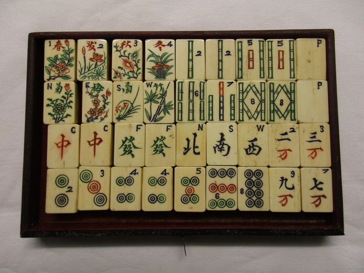 Interesting Mahjong game in case - Image 2 of 14