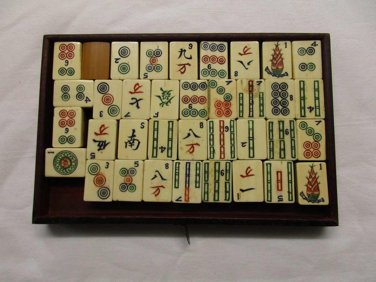 Interesting Mahjong game in case - Image 3 of 14