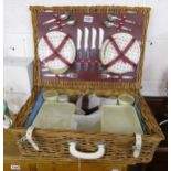 Brexton picnic basket - fully fitted